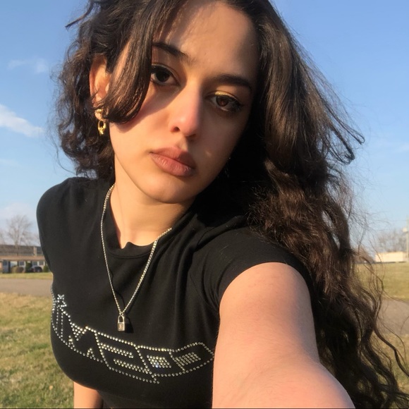 Meet your Posher, Lina - Picture 1 of 1